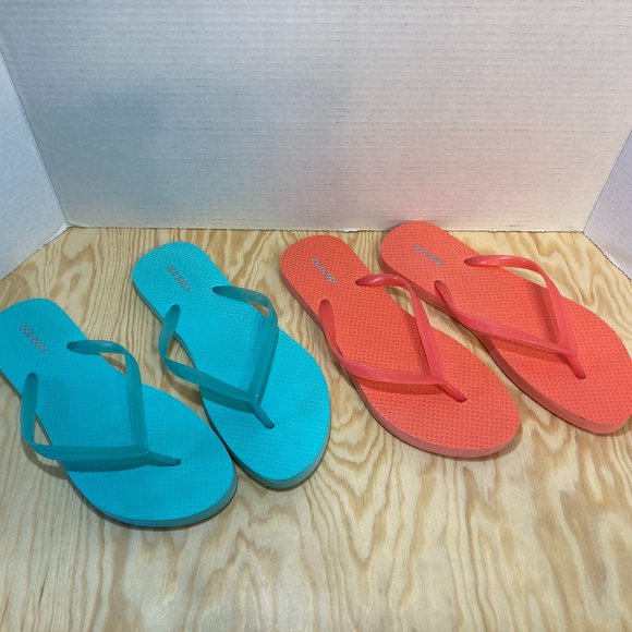 Old Navy Flip Flops - Picture 2 of 3